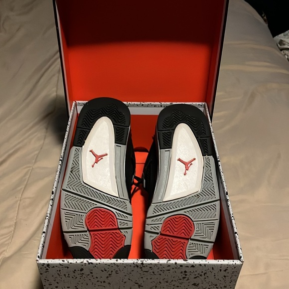 Jordan Air Retro - Picture 2 of 10